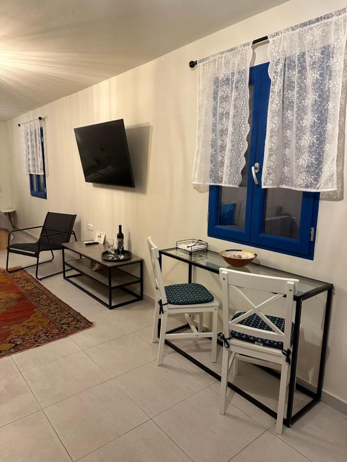 Porphyra Studio Chalki Town Esterno foto